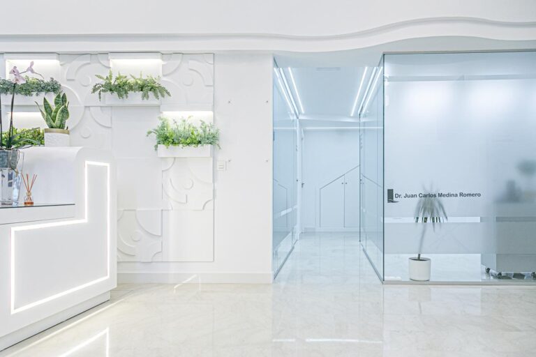 Instalaciones comerciales para clínicas. Proyecto realizado en la clínica dental Essential de Úbeda