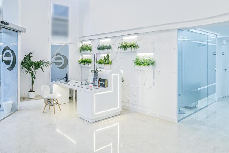 Instalaciones comerciales para clínicas. Proyecto realizado en la clínica dental Essential de Úbeda